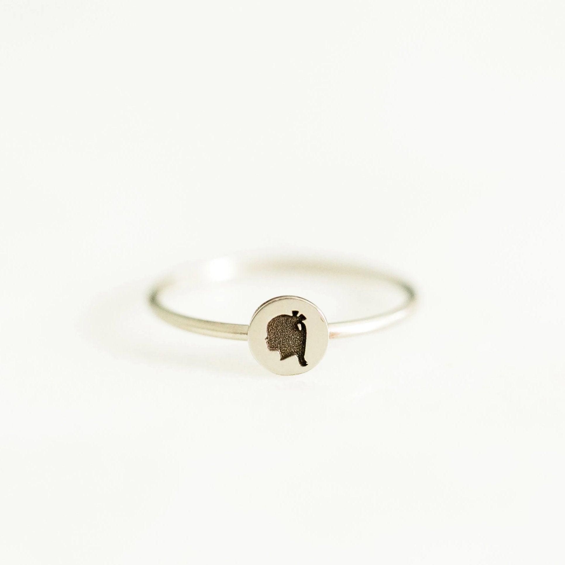 14K Engraved Silhouette Dot Ring - Vana Chupp Studio