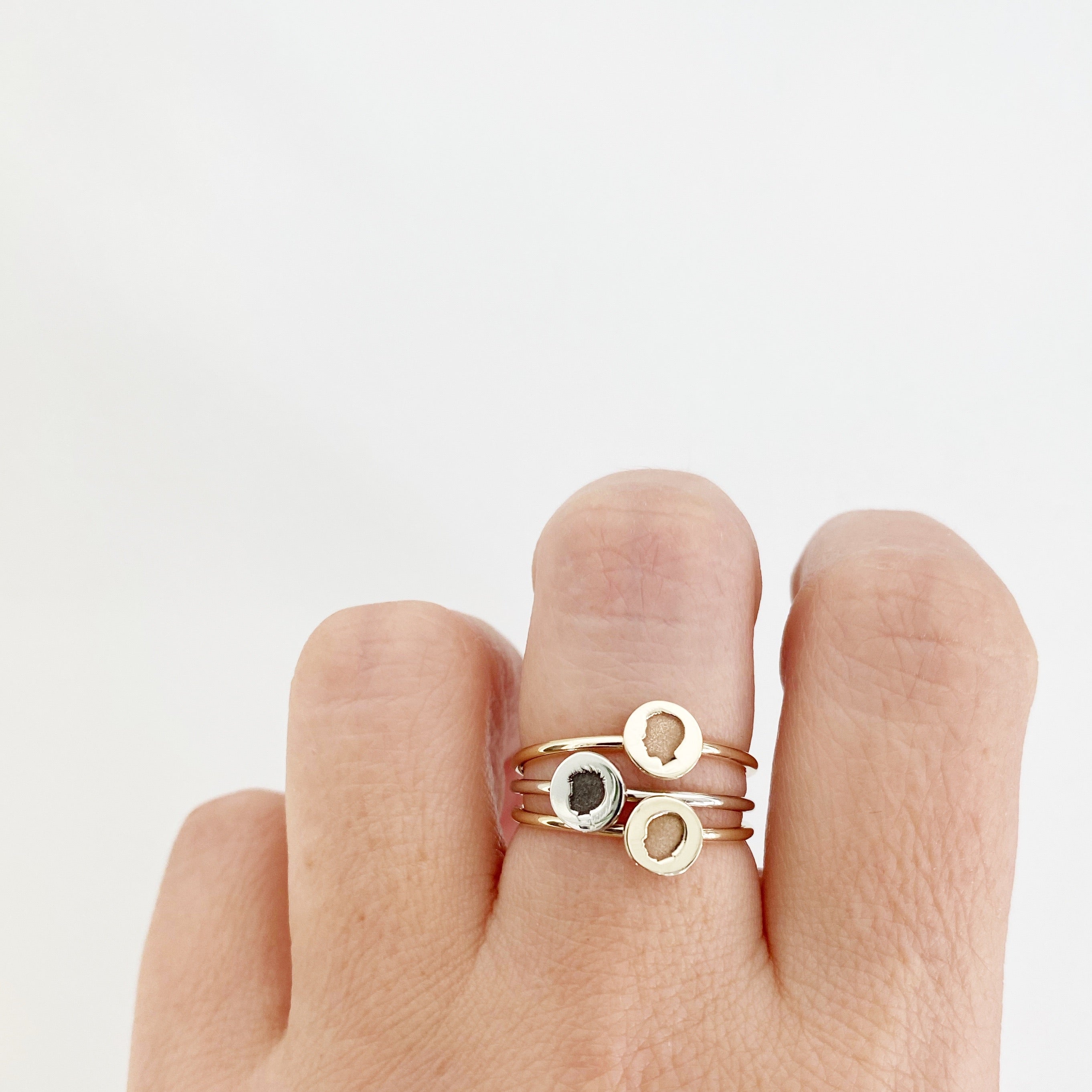 14K Engraved Silhouette Dot Ring - Vana Chupp Studio