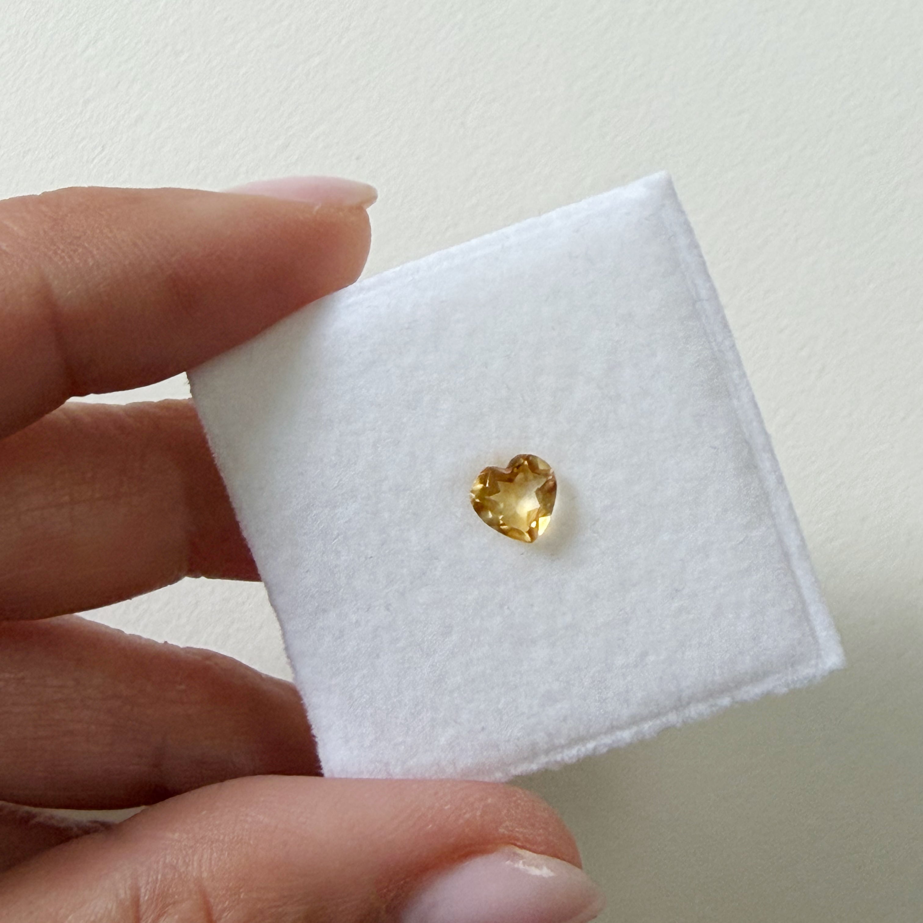 6x6 mm Heart Natural Citrine